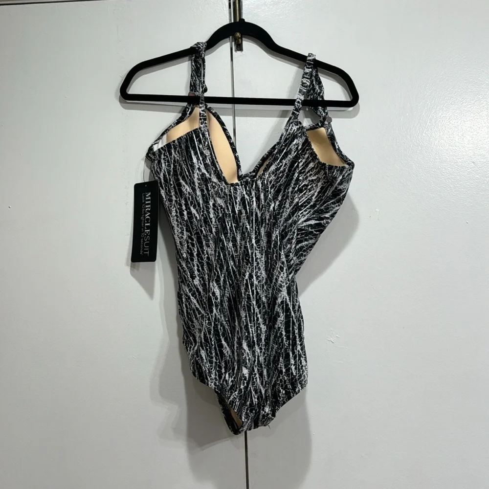 Miraclesuit Chevron Python Eclat One Piece Swimsuit Size 8